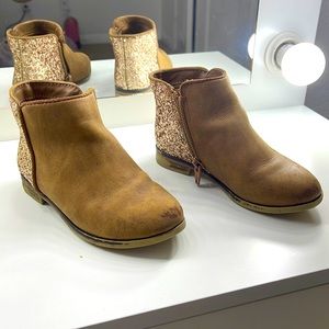 Cat & Jack Girl boots 10c